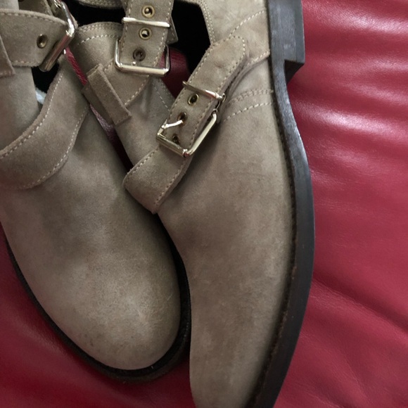 Burberry suede booties. Size 38. Excellent condition. - Picture 2 of 5